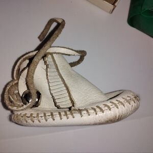 Minnetonkan baby mocassins